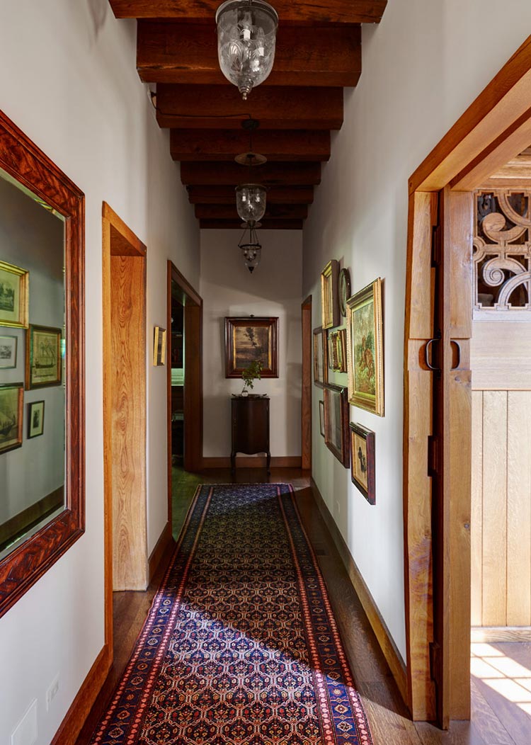 Liederbach & Graham: Lincoln Drive Residence Hallway