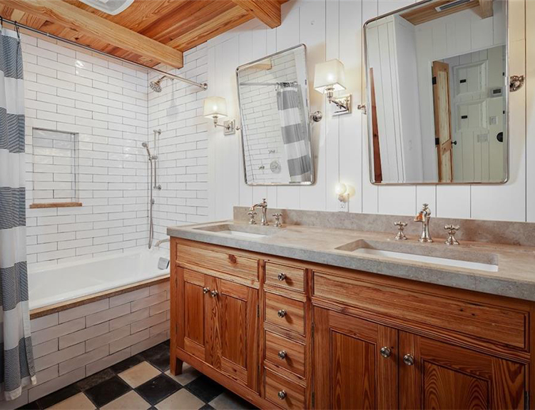 Liederbach & Graham: A House by the Sea Bathroom